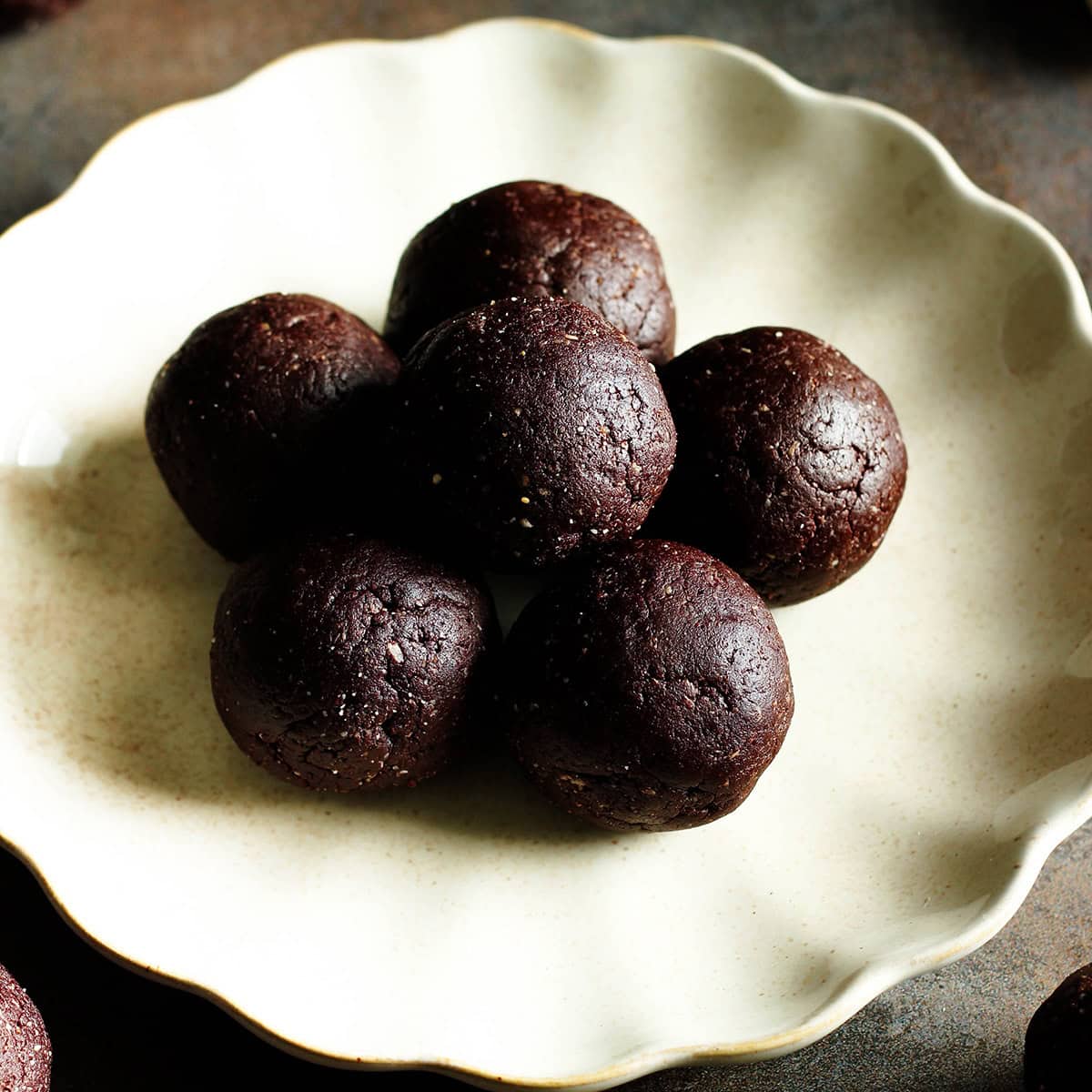 chocolate no-bake brownie energy balls