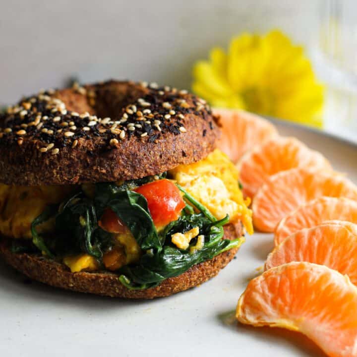 egg sandwich with spinach and tomato