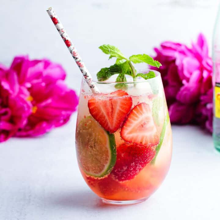 summer strawberry mojito spritzer